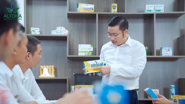 Doanh nhân Nguyễn Văn Trung đang chia sẻ về sản phẩm Altocal D3 Max.